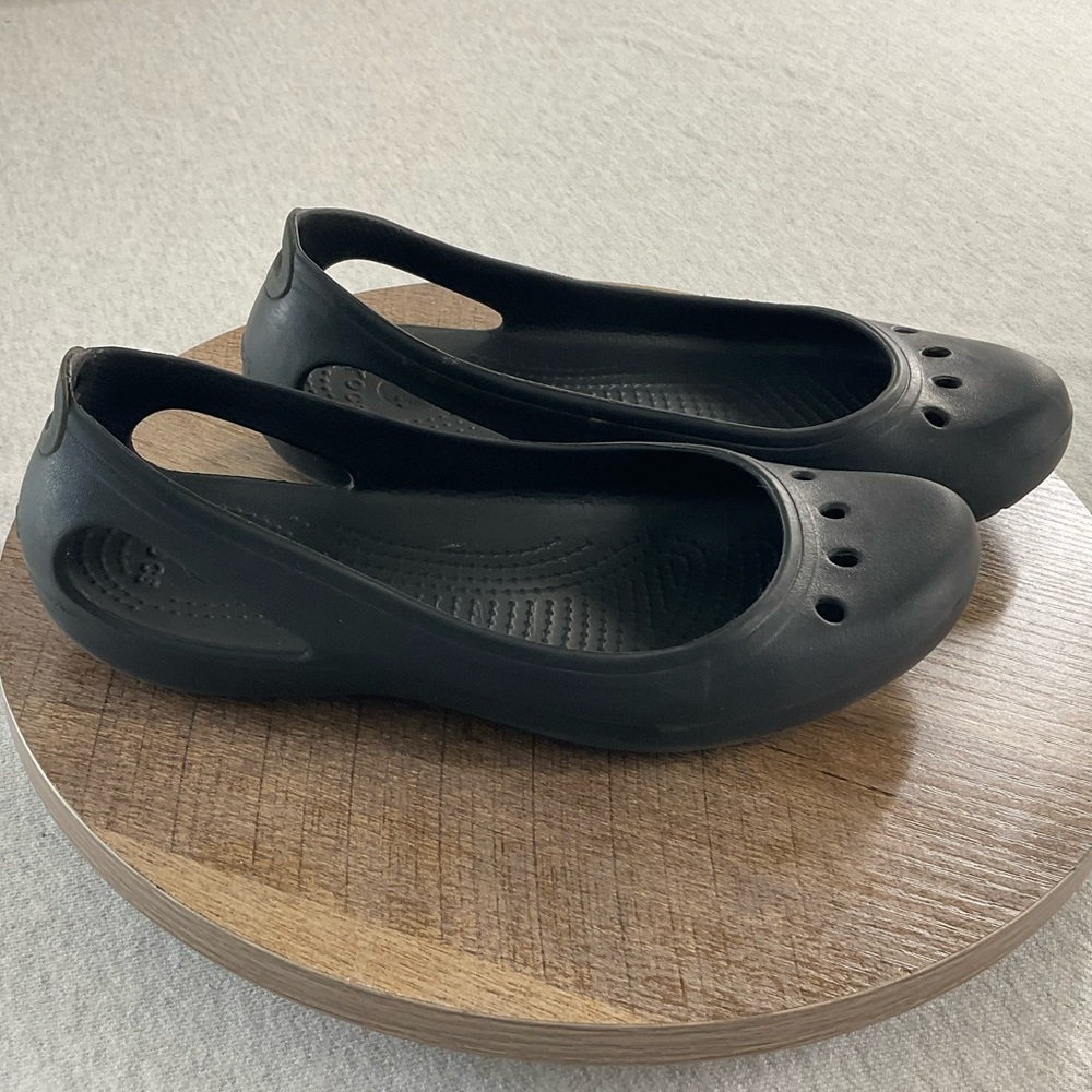 CROCS KADEE BALLET FLAT WOPMEN’S SLIP ON SHOES SIZE: 7 COLOR: BLACK